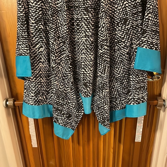 Avenue silky black white and turquoise 3/4 sleeve jacket - Picture 3 of 6